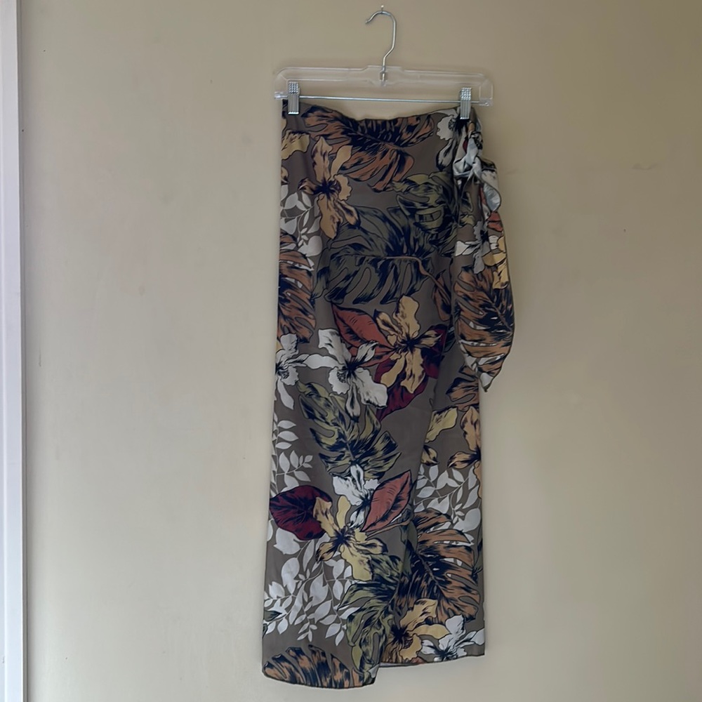 NEVER WORN! Wrap skirt for sizes xs-large